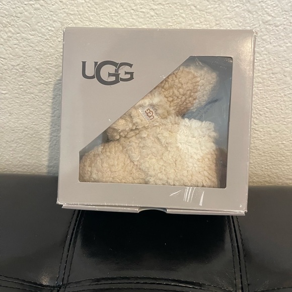 UGG Cream Baby Booties in Box - Picture 1 of 4